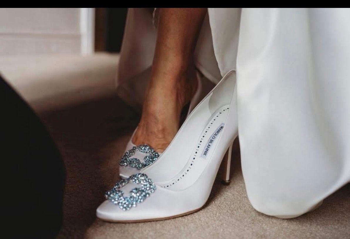 Manolo Blahnik Hangisi 120 Bridal Shoes Size 6 — photo 1 of 3